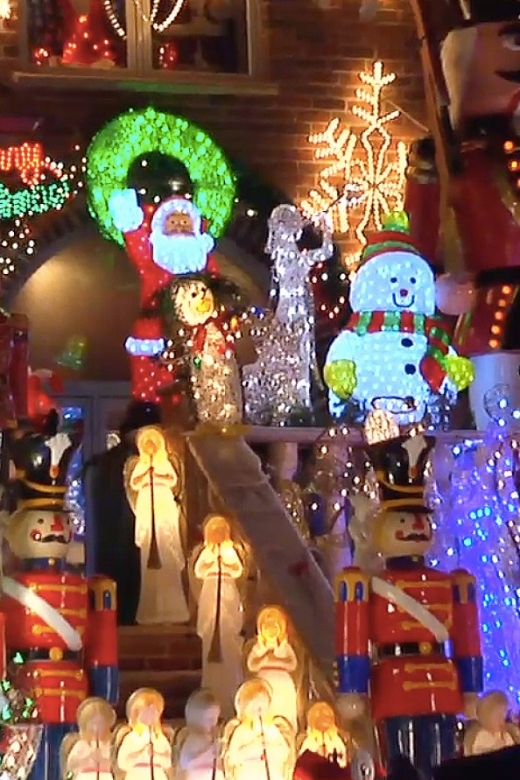 From Manhattan: Dyker Heights Lights & Skyline Tour - Why the bus is worth the $55 price