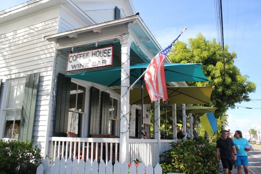 From Miami: Key West Day Trip with Pickup at Selected Hotels - What the guides add to a large-group trip