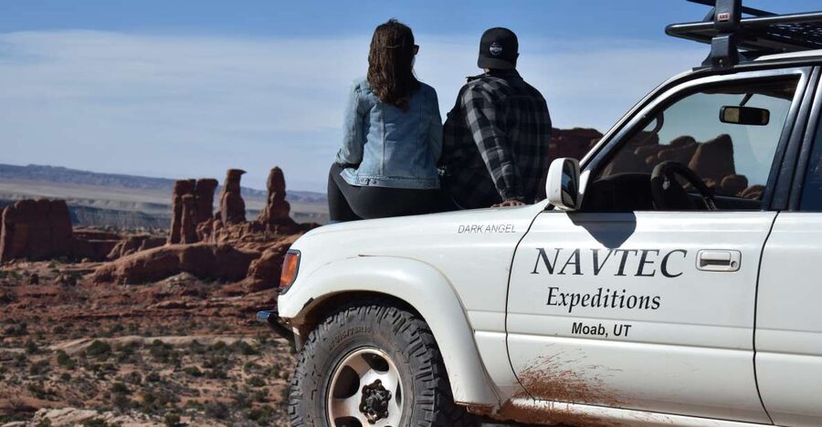 From Moab: Half-Day Arches National Park 4x4 Driving Tour - Eye of the Whale Arch and the Marching Men