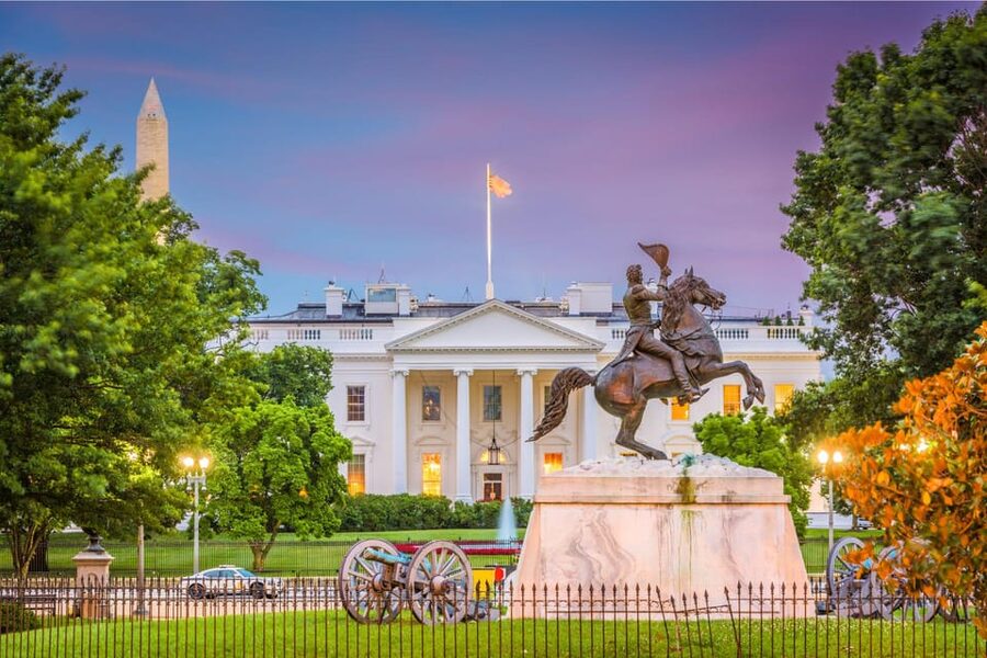 From NYC: Washington Highlights Guided One Day Tour - The long ride back and the Manhattan skyline