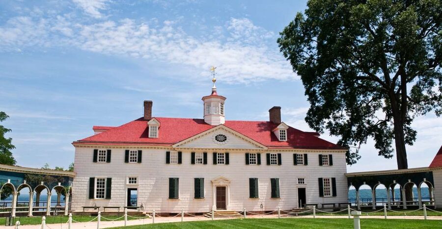 From Washington DC: Old Town Alexandria & Mount Vernon Tour - The ride from the US Navy Memorial to Alexandria