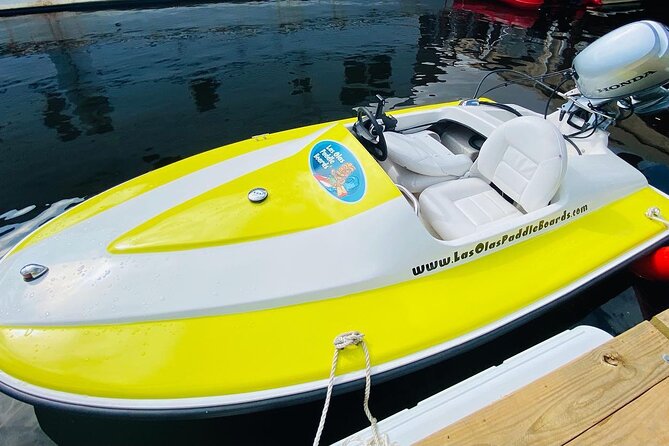 Ft. Lauderdale Mini Powerboat Rental. Canal, Yacht, Mansion Tour - Leaving the dock and learning the controls