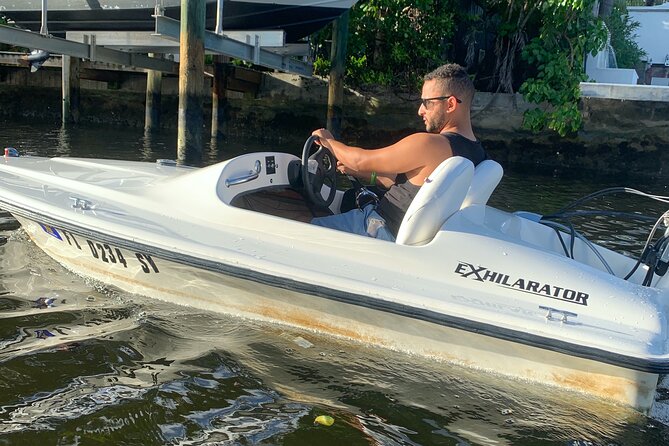 Ft. Lauderdale Mini Powerboat Rental. Canal, Yacht, Mansion Tour - What one hour really gives you
