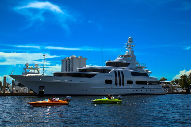 Ft. Lauderdale Mini Powerboat Rental. Canal, Yacht, Mansion Tour - Cruising past yachts and waterfront mansions