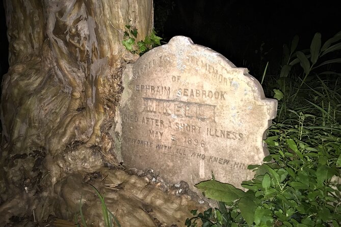 Ghosts of Charleston Night-Time Walking Tour with Unitarian Church Graveyard - How the graveyard compares with the full city tour
