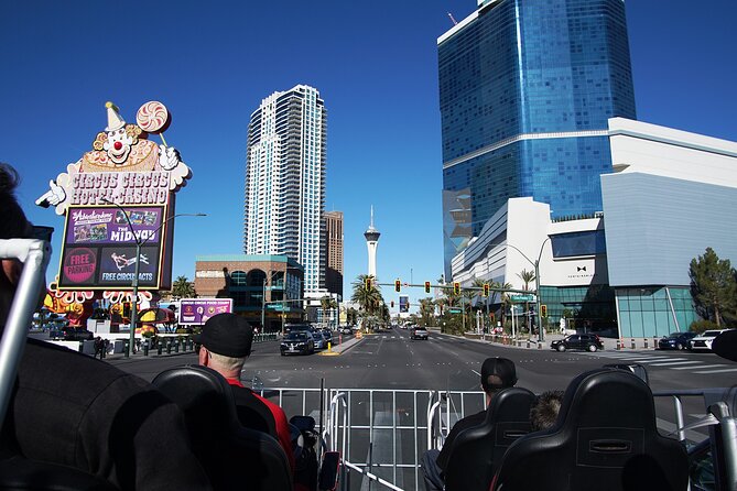 Giant Shopping Cart Limo Ride in Las Vegas - Music, misters, and the small-group advantage