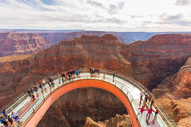 Grand Canyon West, Hoover Dam Stop, Breakfast, Lunch & Skywalk - Early pickup and a coach built for a long day