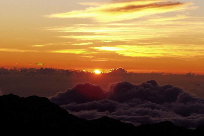 Haleakala Sunrise Tour with Breakfast and West Side Pickup - Why Haleakala sunrise is worth the alarm