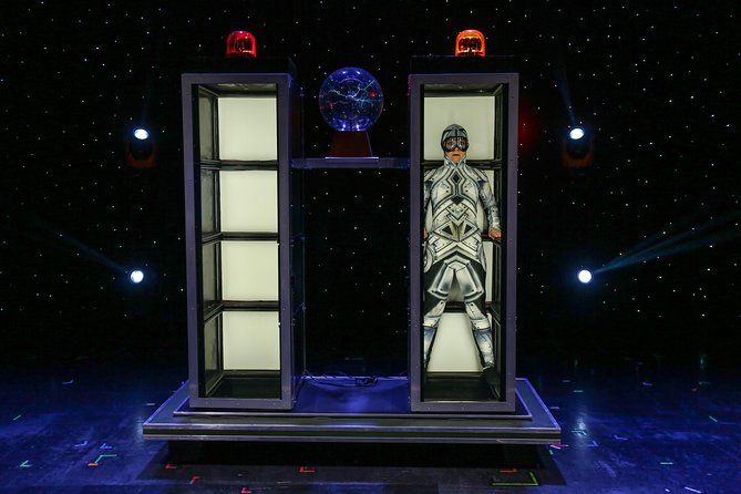 Hamners' Unbelievable Variety Show in Branson - Magic, spikes, and a full Branson variety bill
