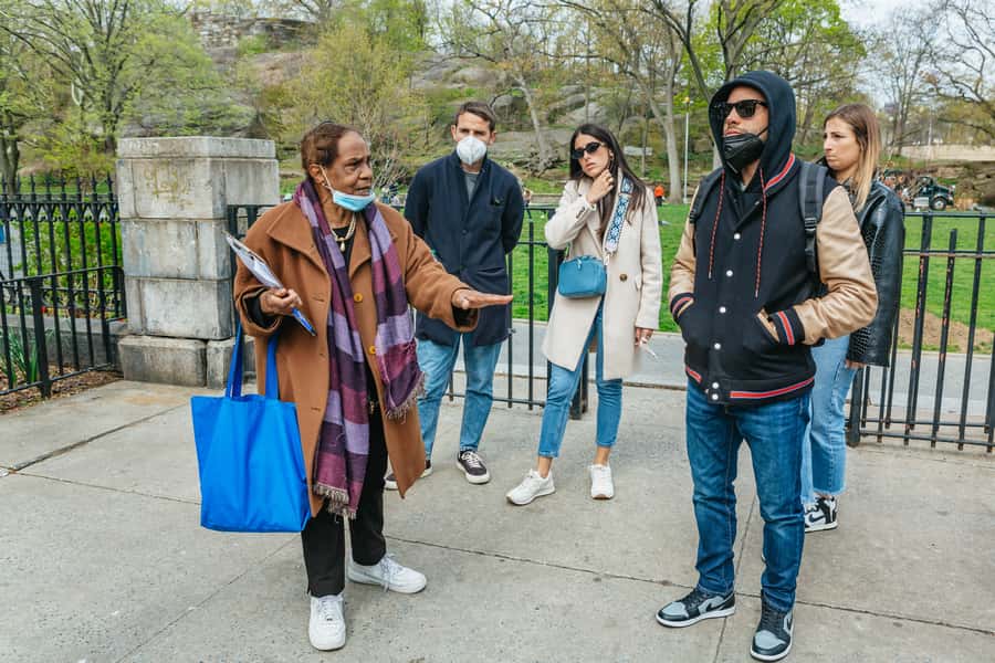 Harlem: Central Harlem Sunday Gospel with Locals - Food, local advice, and the Apollo Theater finish