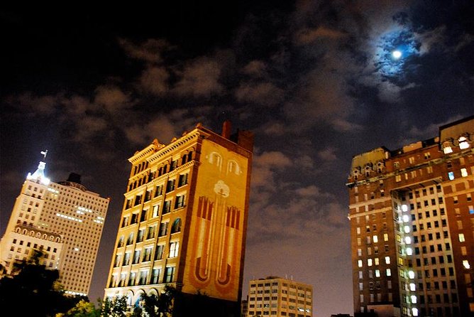 Haunted Memphis Walking Ghost Tour - Earnestine & Hazels, the main stop