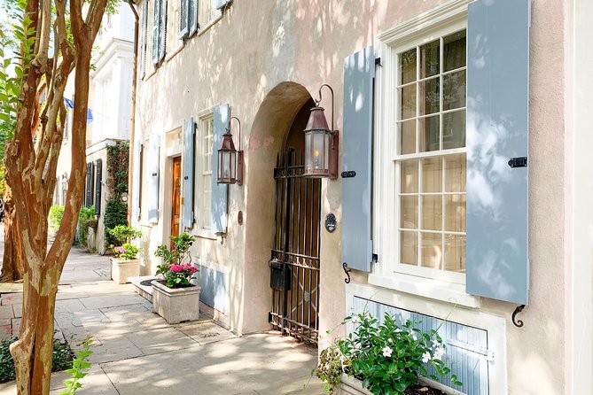 Hidden Alleyways and Historic Sites Small-Group Walking Tour - How the guides shape the walk