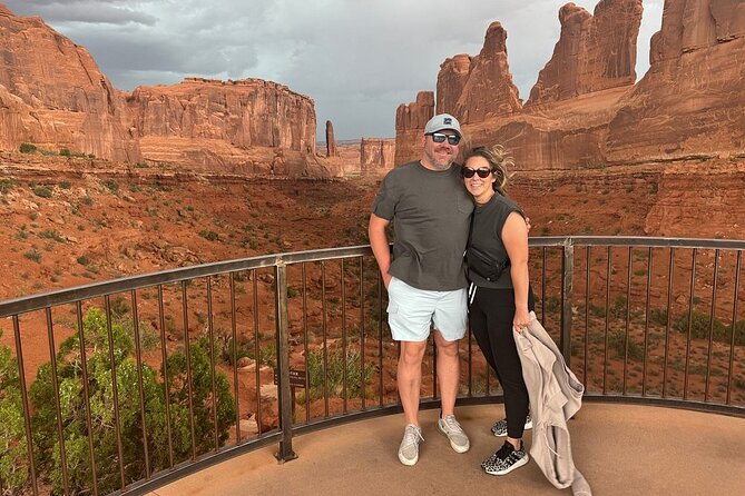 HIGHLY RATED Arches National Park Sightseeing Tour From Moab Utah - The Windows, the scenic heart of the route