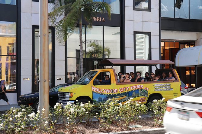 Hollywood and Celebrity Homes Bus Tour - What the driver and guide add