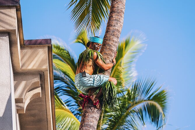Honolulu: Ka Moana Lūʻau at Aloha Tower – Oceanfront Luau Show - The 6:30 PM show carries the evening