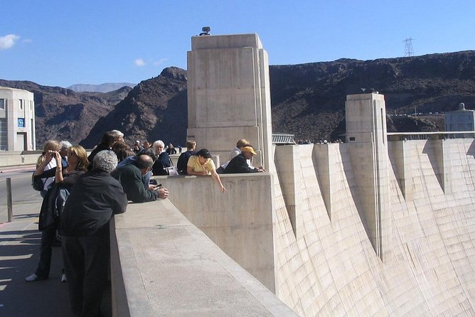 Hoover Dam Comedy Tour with Lunch and Comedy Club Tickets - Boulder City, worker homes, and a slower look at the route