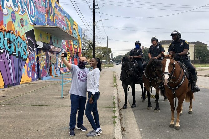 Houston's Official City & Mural Tour! - Murals give the route its personality