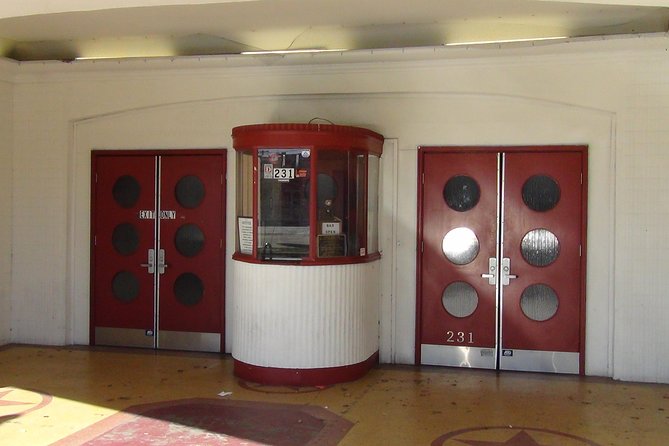 JFK Assassination Tour with Lee Harvey Rooming House - The Texas Theatre in Oak Cliff