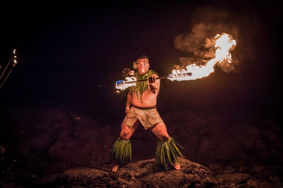 Kailua-Kona: Voyagers of the Pacific Luau with Buffet Dinner - Should you book the Voyagers of the Pacific Luau?