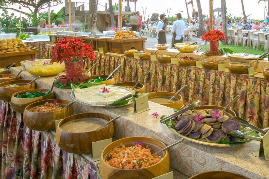 Kailua-Kona: Voyagers of the Pacific Luau with Buffet Dinner - How the $190 price makes sense