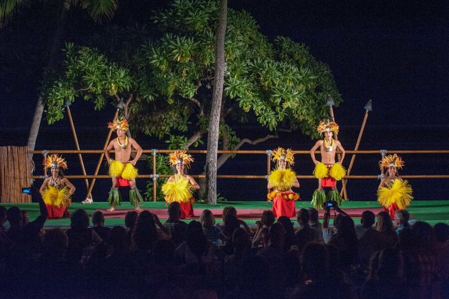 Kailua-Kona: Voyagers of the Pacific Luau with Buffet Dinner - Who will enjoy this Kona luau most