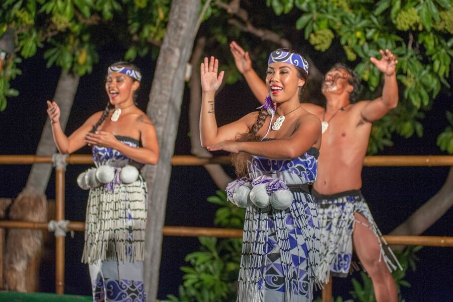 Kailua-Kona: Voyagers of the Pacific Luau with Buffet Dinner - A buffet built around island comfort food