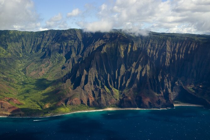 Kauai Airplane Tour: Na Pali Coast, Waterfalls & Window Seats - Why an airplane is a smart way to see Kauai