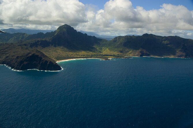 Kauai Airplane Tour: Na Pali Coast, Waterfalls & Window Seats - The Na Pali Coast, Kauai’s great aerial show