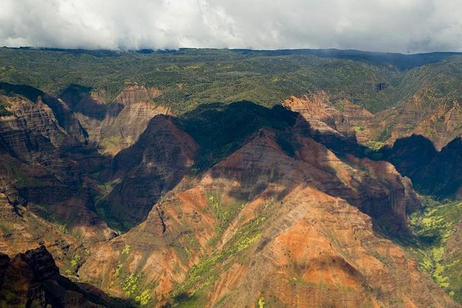 Kauai Airplane Tour: Na Pali Coast, Waterfalls & Window Seats - What the hour feels like in practice