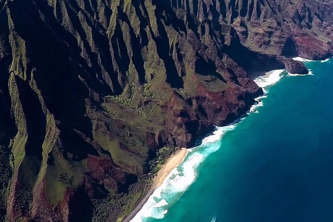Kauai Deluxe Sightseeing Flight - Waimea Canyon from rim to waterfalls