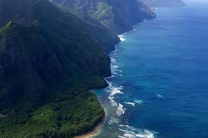 Kauai Deluxe Sightseeing Flight - Starting at Lihue Airport’s commuter terminal