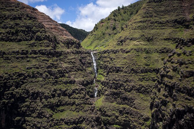 Kauai Deluxe Waterfall Safari: Helicopter Tour - Beaches, whales, and movie scenery
