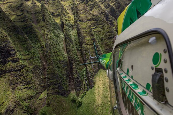 Kauai Deluxe Waterfall Safari: Helicopter Tour - The first views: Kauai from a helicopter