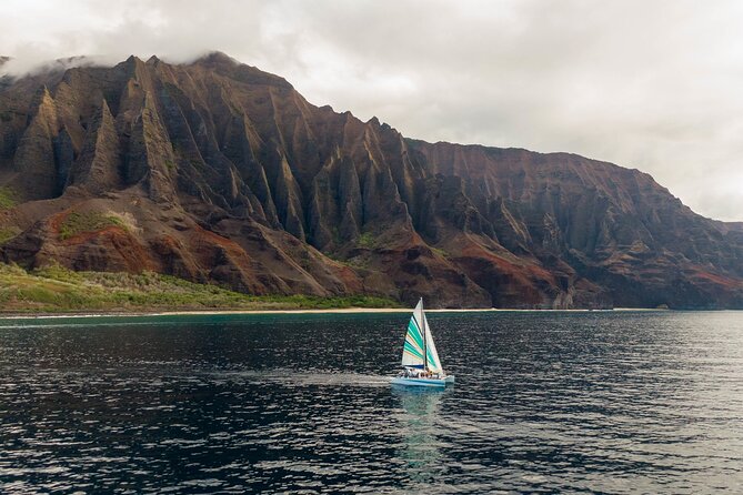 Kauai: Leila Na Pali Sunset Dinner Sail - Crew service makes a major difference
