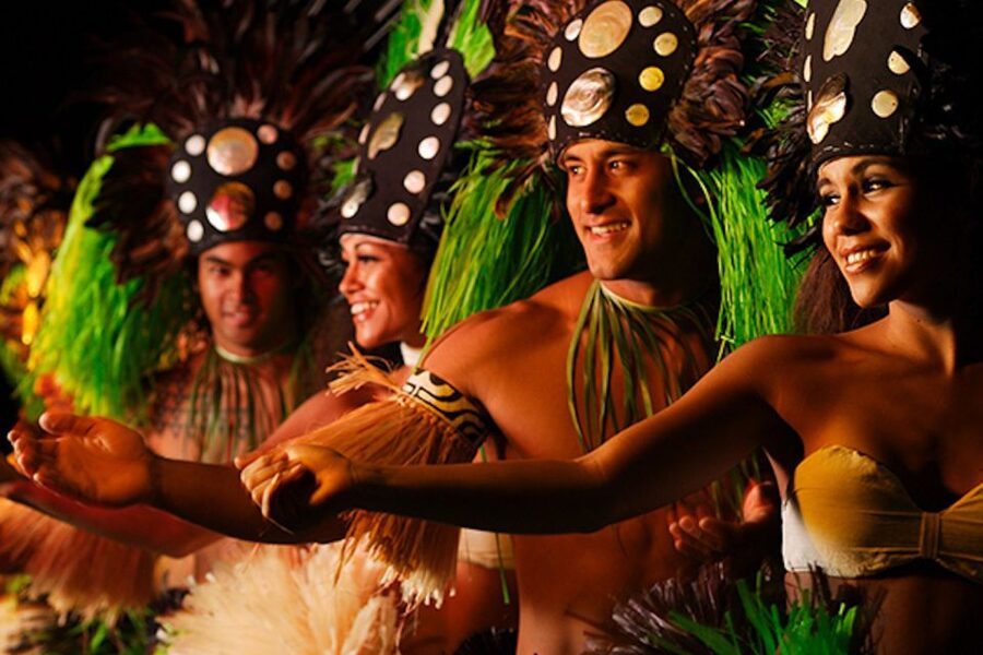 Kauai: Luau Kalamaku with Buffet Dinner & Show - What comes to the buffet table