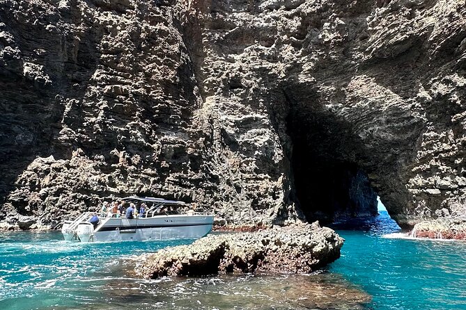 Kauai: Na Pali Coast Power Catamaran - Fruit, snacks, and the little comforts