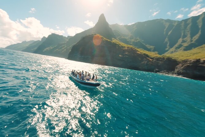 Kauai: Nā Pali Coast Zodiac Raft Expedition and Snorkeling - Guides, stories, and the family-run feel
