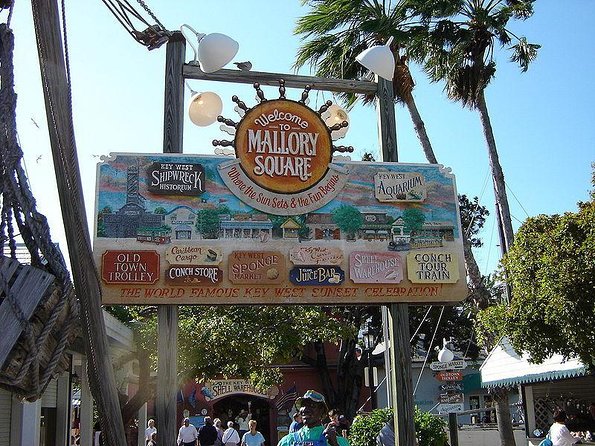 Key West Sunset Cruise: Dinner, Live Music & Drinks Included - Key points to know before booking