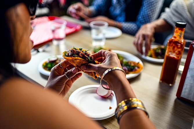 LA Venice Beach Hidden Gems Food Tour With 6 Food Tastings - Venice Canals: a quiet start with a surprising backstory