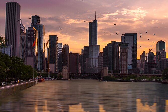 Lake Michigan Sunset Cruise in Chicago - Fifteen minutes through the Chicago River
