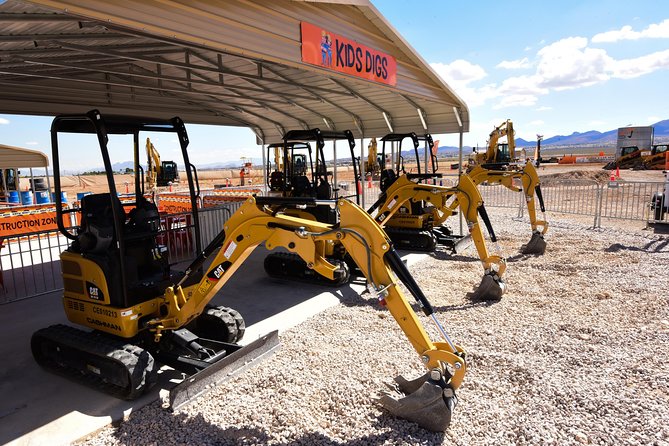 Las Vegas Heavy Equipment Playground: Dig, Push, and Play! - Learning the controls before the fun begins