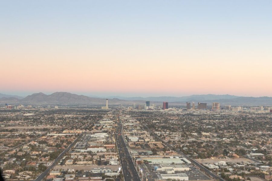 Las Vegas: Helicopter Night Flight over the Strip - What happens at Maverick Helicopters