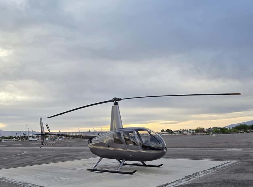 Las Vegas: Helicopter Tour of the Strip with Window Seats - The five-minute briefing and check-in