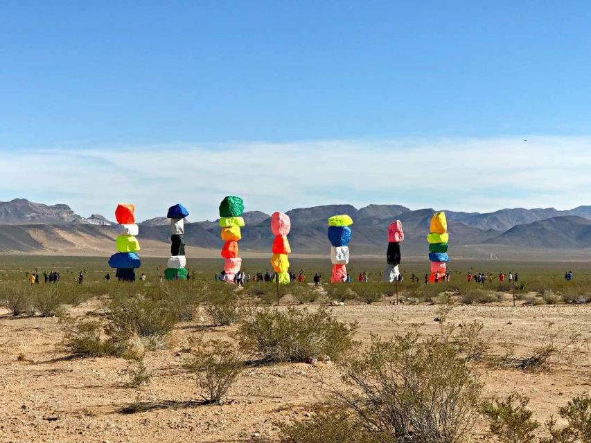 Las Vegas: Mojave Desert, 7 Magic Mountains, Vegas Sign Tour - Seven Magic Mountains: giant color in a quiet setting