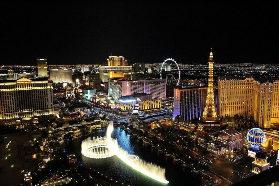 Las Vegas: Night Helicopter Flight over Las Vegas Strip - Choosing your seat and deciding on the $30 upgrade