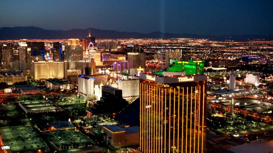 Las Vegas: Night Helicopter Flight over Las Vegas Strip - Arriving at Papillon’s Koval Lane terminal