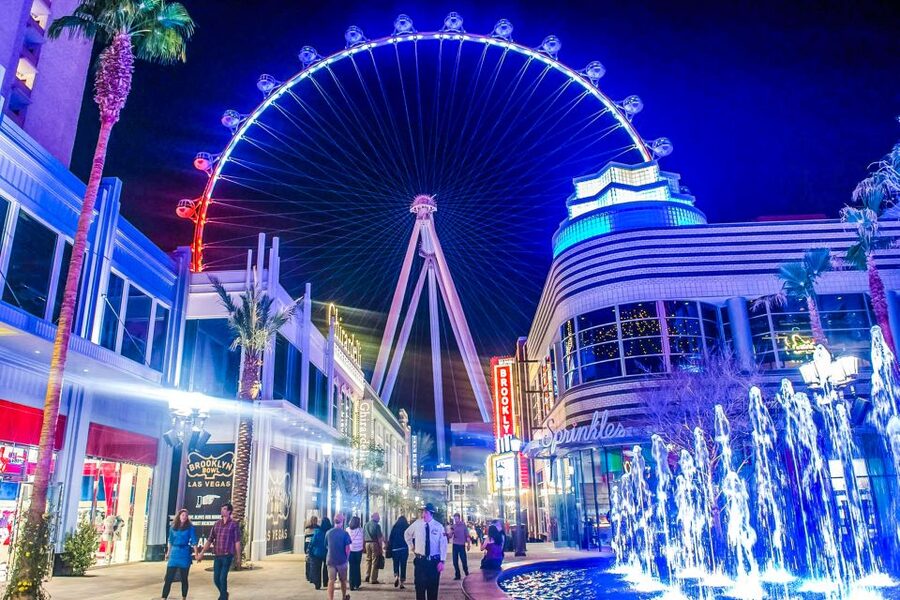 Las Vegas Strip: The High Roller at The LINQ Ticket - Views, photography, and the cabin windows