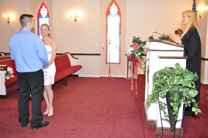 Las Vegas Wedding at A Special Memory Wedding Chapel - What the $99.99 price really covers