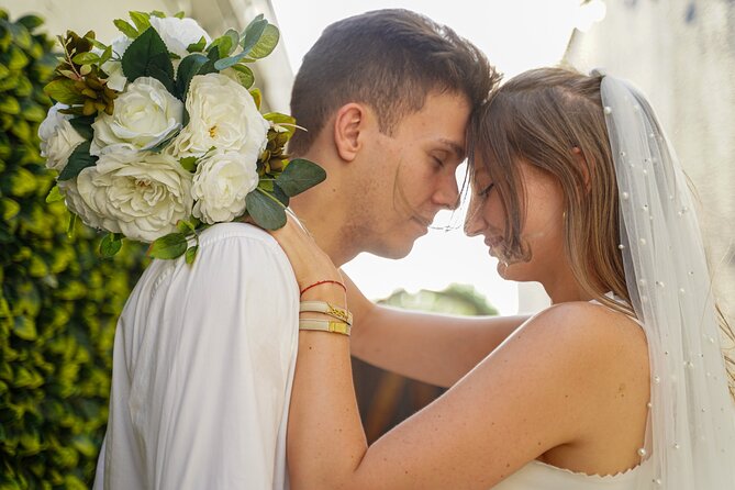 Las Vegas Wedding at The Little Vegas Chapel - Timing, booking, and the details that matter