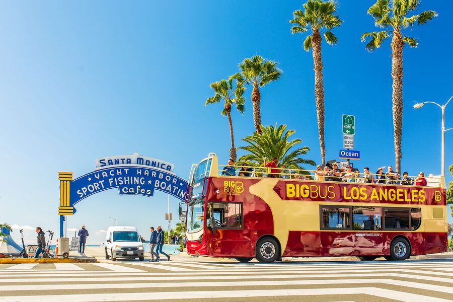 Los Angeles: All-Inclusive Pass Plus with Universal Studios - Hollywood Sign, Santa Monica, and Venice Beach